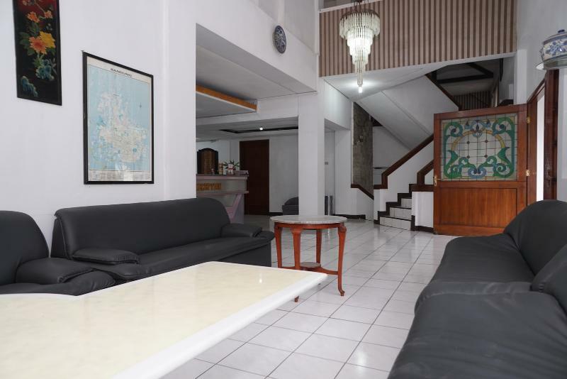 Oyo 3953 Hotel Catellya II Cipaku Bandung Exterior foto